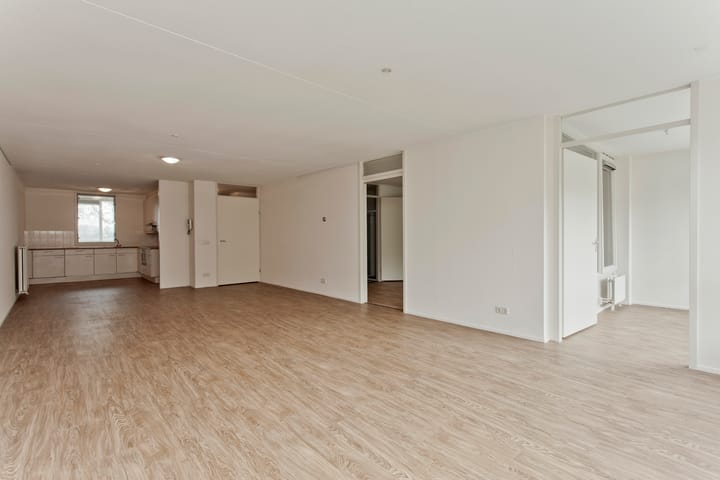 Appartement te huur: Bloemendalsweg 13F17, Colmschate