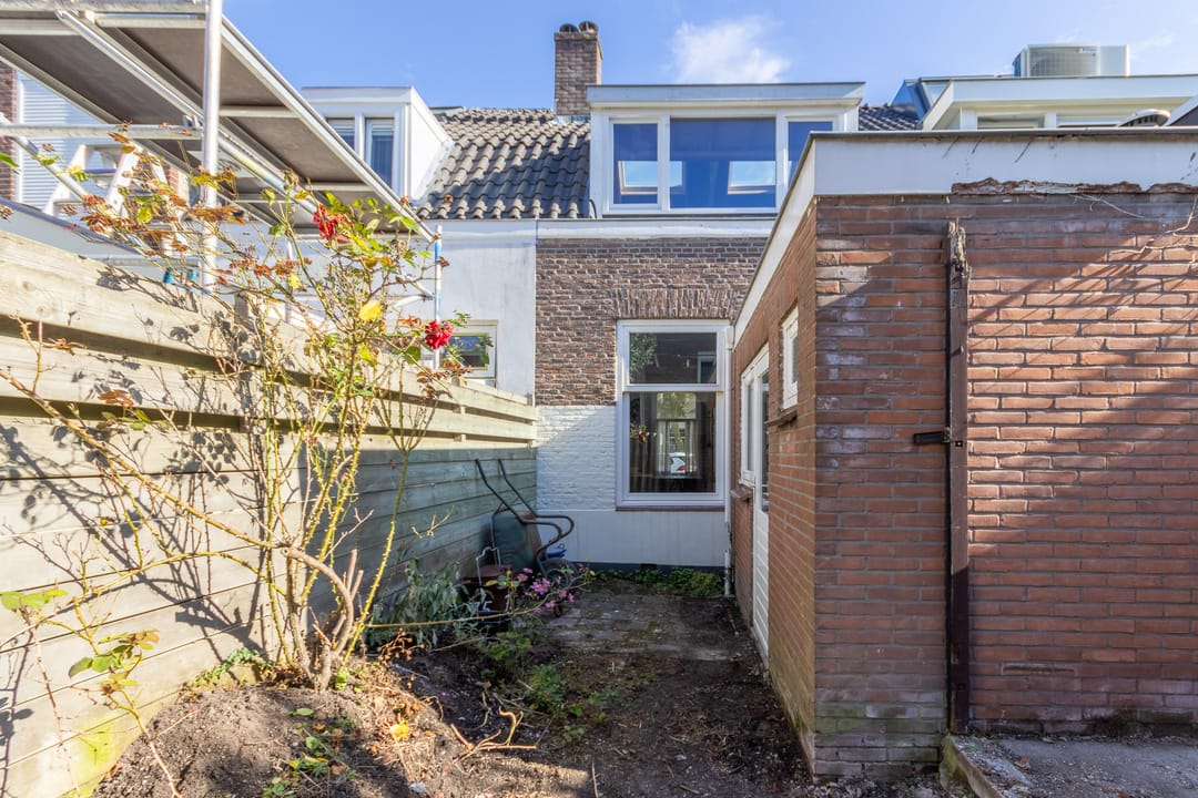Photo 22 of Bloemstraat 75