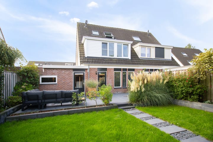Tussenwoning te koop: Jaagband 6, Wognum