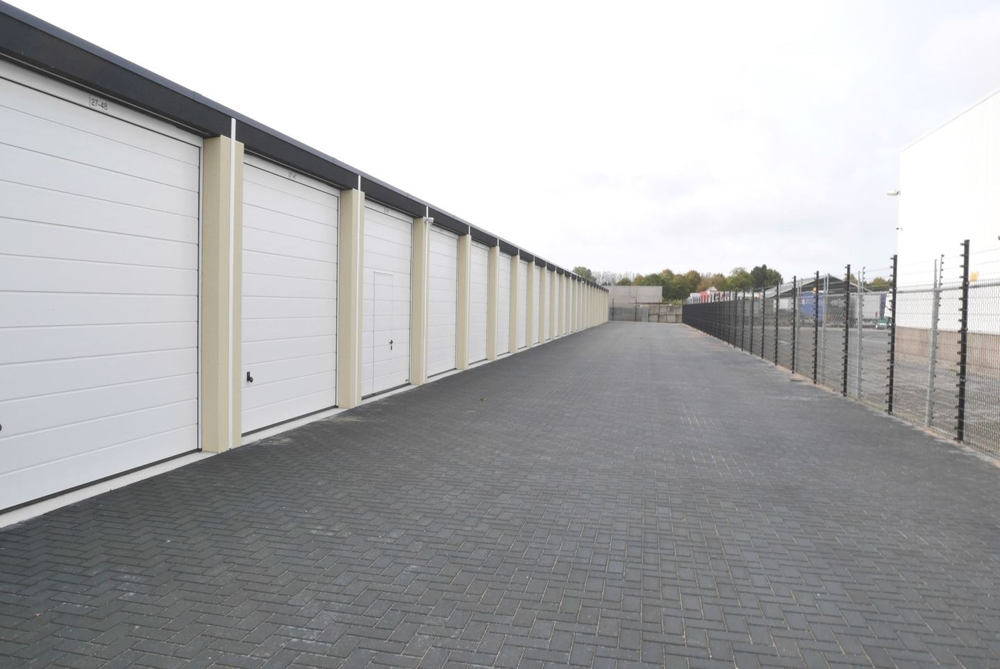Bekijk foto 2 van Ambachtsweg 27-36