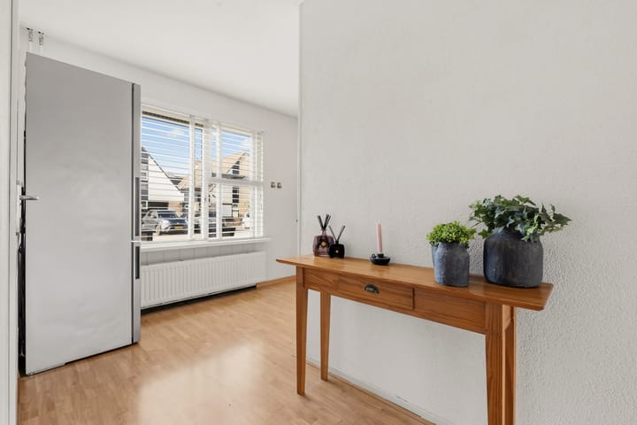 Tussenwoning te koop: Lemenburg 28, Hoofddorp