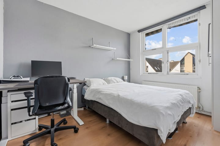 Tussenwoning te koop: Lemenburg 28, Hoofddorp