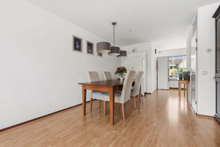 Tussenwoning te koop: Lemenburg 28, Hoofddorp