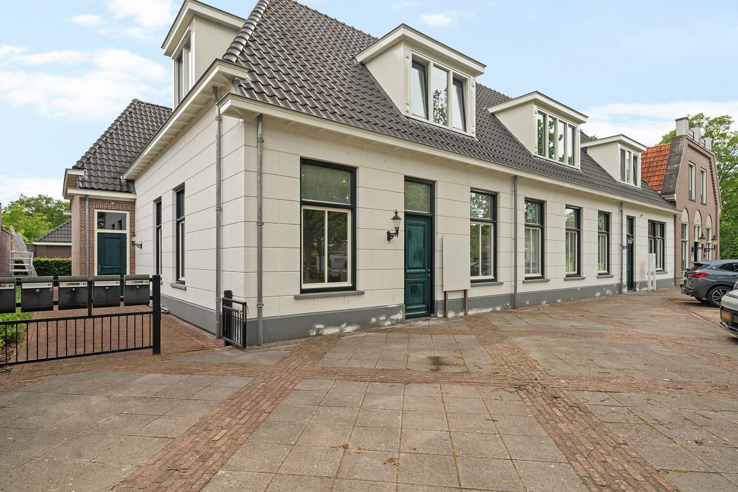 Bekijk foto 2 van Burgemeester Veenhovenplein 1-b