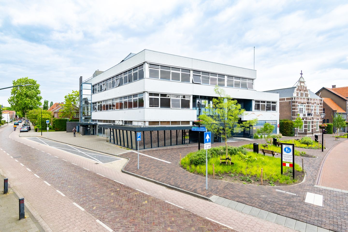 Bekijk foto 1 van Stationsstraat 32