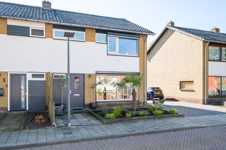 Twee-onder-één-kap te koop: Arentzenstraat 7, Varsseveld