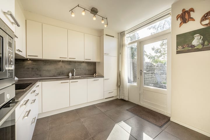Twee-onder-één-kap te koop: Ridder van Dorpstraat 26, Nieuw-Beijerland