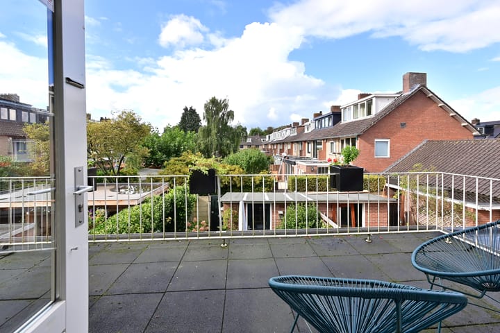 Tussenwoning te koop: Wielewaallaan 6, Bussum