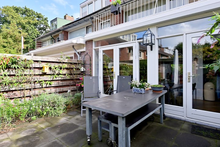Tussenwoning te koop: Wielewaallaan 6, Bussum