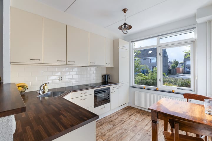 Hoekwoning te koop: Weidebloemenlaan 204, Woerden