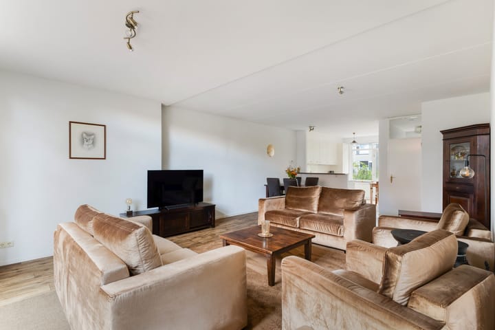 Hoekwoning te koop: Weidebloemenlaan 204, Woerden