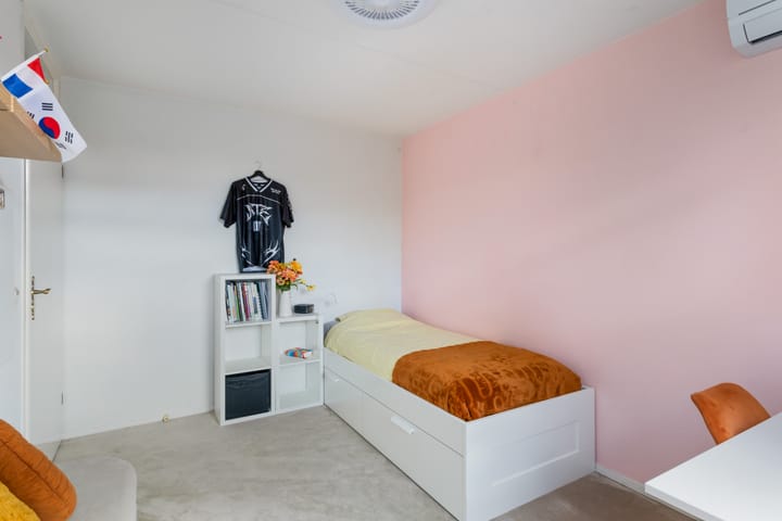 Hoekwoning te koop: Weidebloemenlaan 204, Woerden