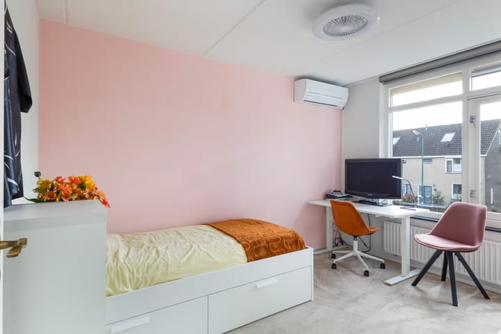 Hoekwoning te koop: Weidebloemenlaan 204, Woerden