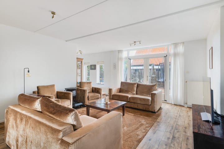 Hoekwoning te koop: Weidebloemenlaan 204, Woerden