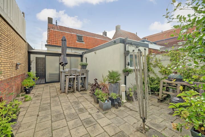 Twee-onder-één-kap te koop: Westelijke Kanaalweg 37, Wemeldinge