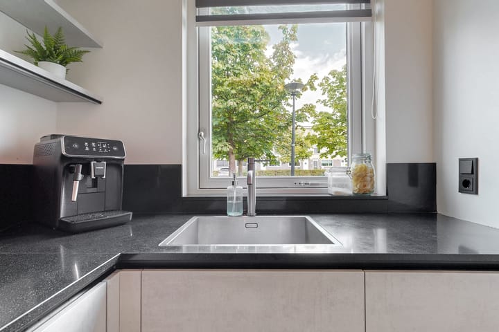 Tussenwoning te koop: Charlotte van Pallandthof 108, Hoorn