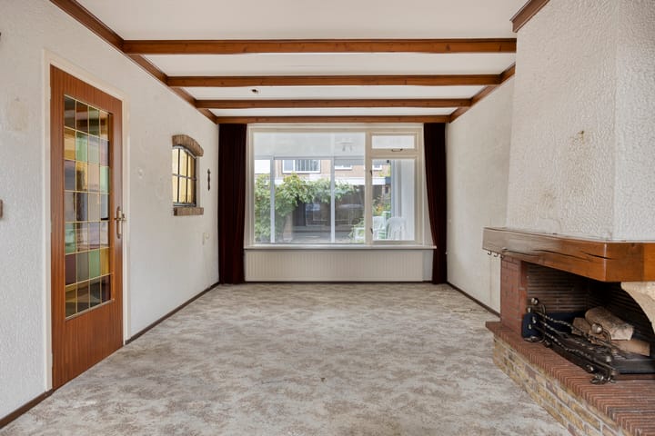 Tussenwoning te koop: Johan van Oldenbarneveldtstraat 25, Honselersdijk