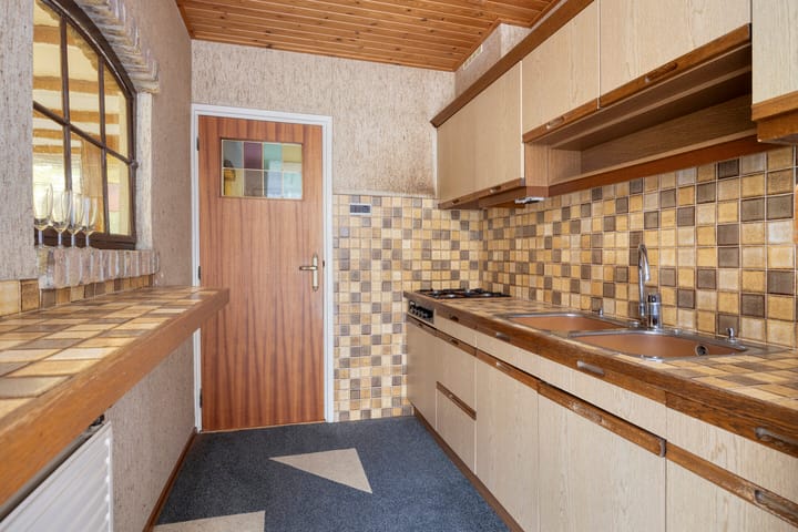 Tussenwoning te koop: Johan van Oldenbarneveldtstraat 25, Honselersdijk