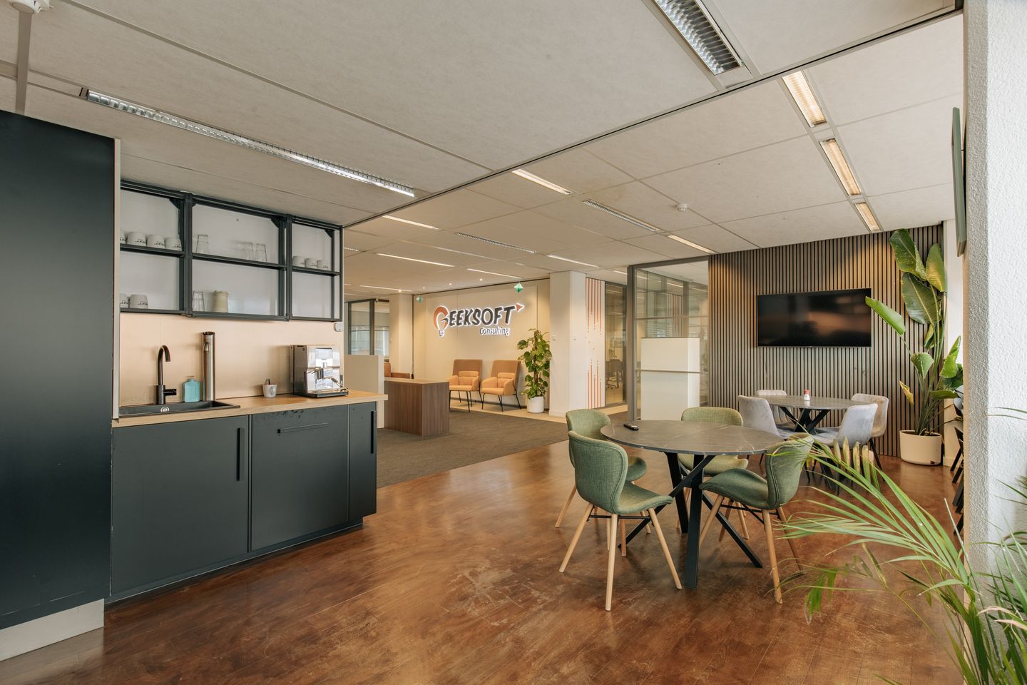 Bekijk foto 1 van Jaarbeursplein 22