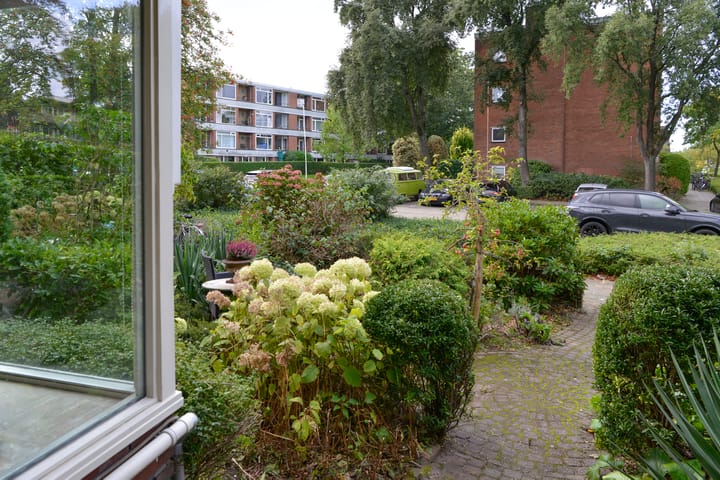 Tussenwoning te koop: Zwaluwlaan 63, Bussum