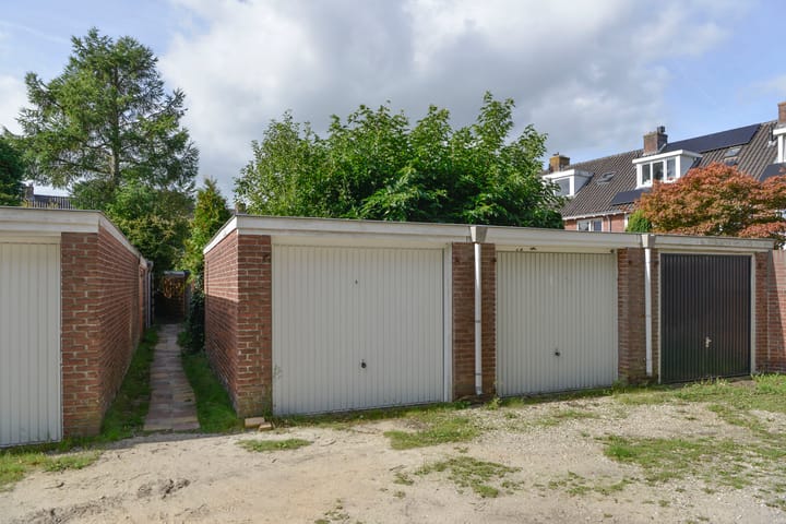 Tussenwoning te koop: Zwaluwlaan 63, Bussum
