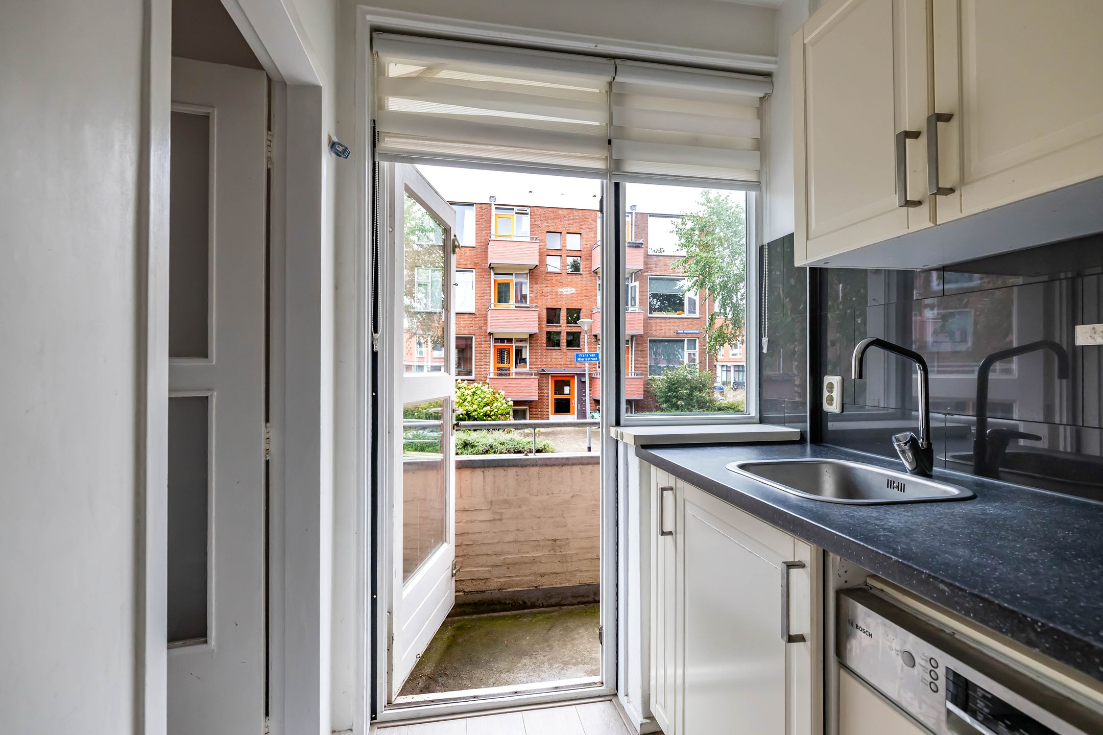 Photo 18 of Frans van Mierisstraat 4