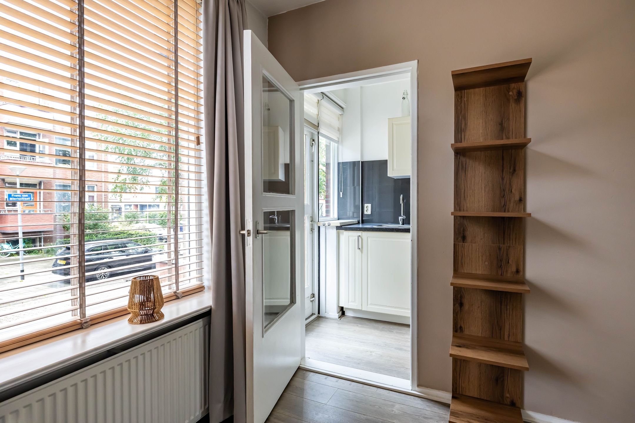 Photo 15 of Frans van Mierisstraat 4