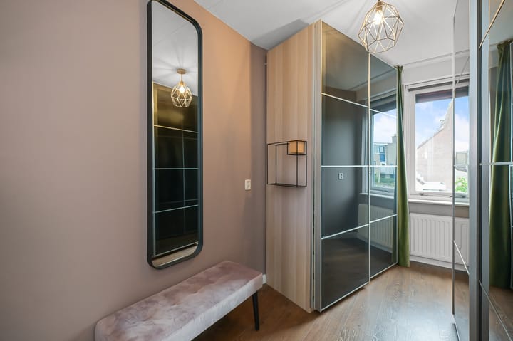 Tussenwoning te koop: Aardepad 13, Alphen Aan Den Rijn