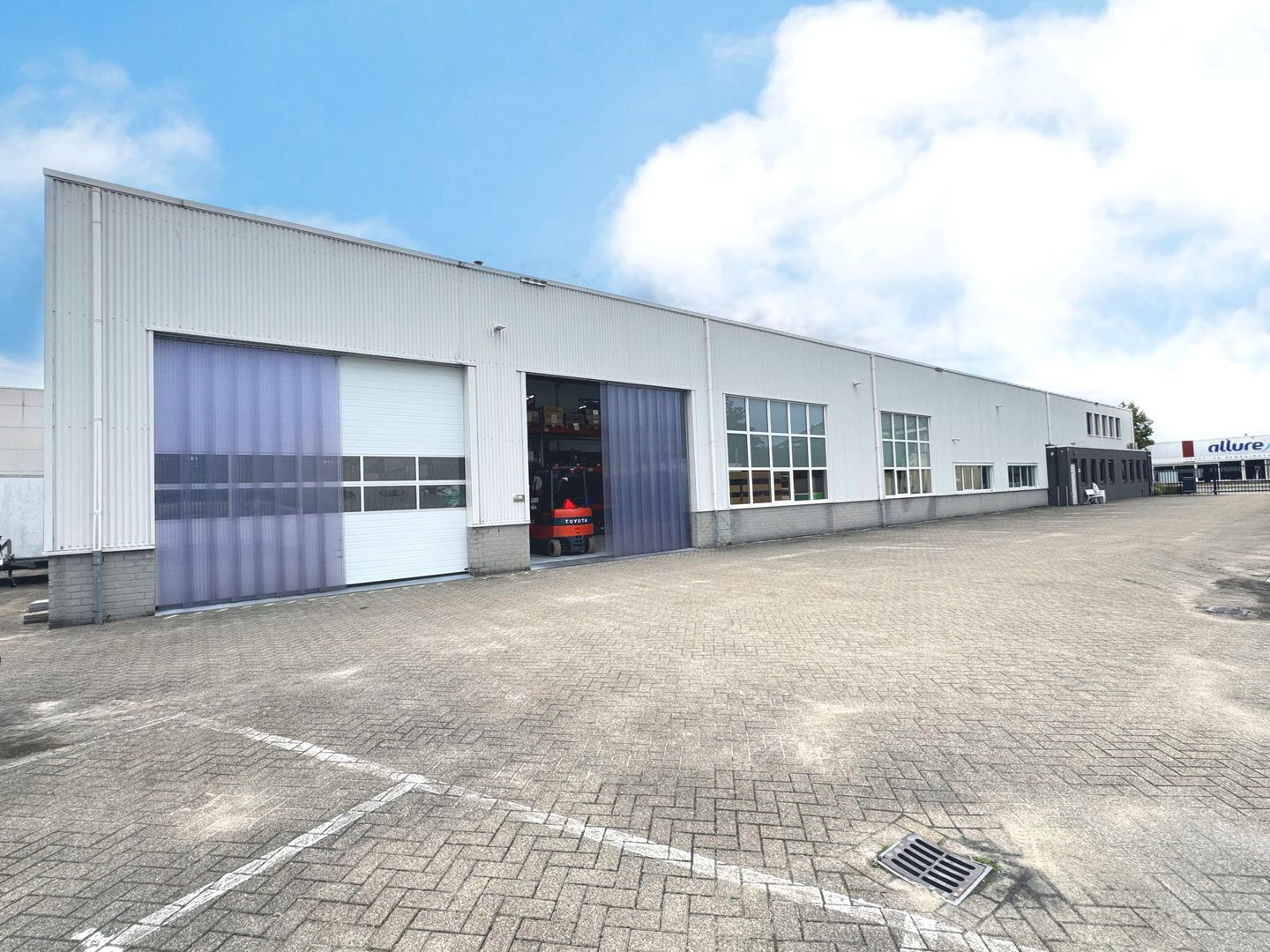 View photo 3 of Industrieweg 7