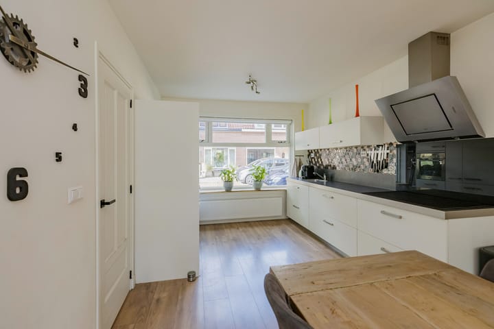Tussenwoning te koop: Elzenstraat 29, Ijmuiden
