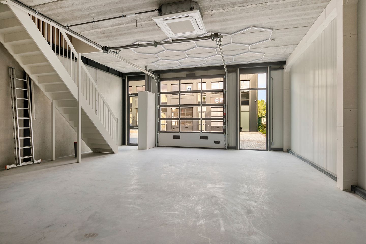 Bekijk foto 2 van Bijlmermeerstraat 46-11