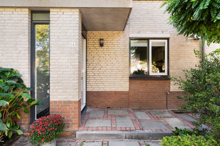 Tussenwoning te koop: Jo Bauerlaan 18, Pijnacker