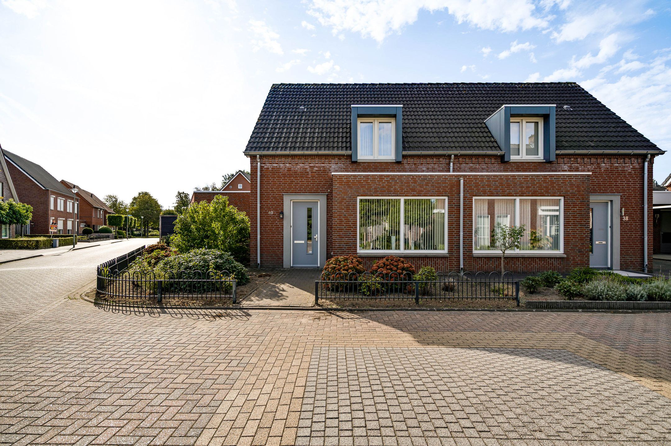 Photo 9 of Zilverschoon 40