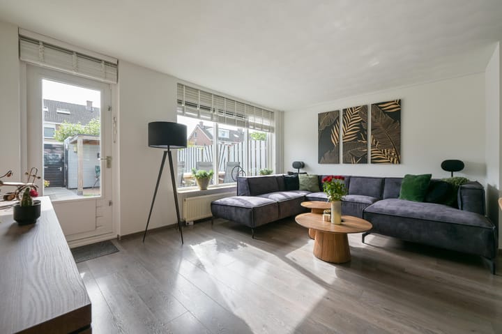 Tussenwoning te koop: Meerkoetstraat 25, Putten
