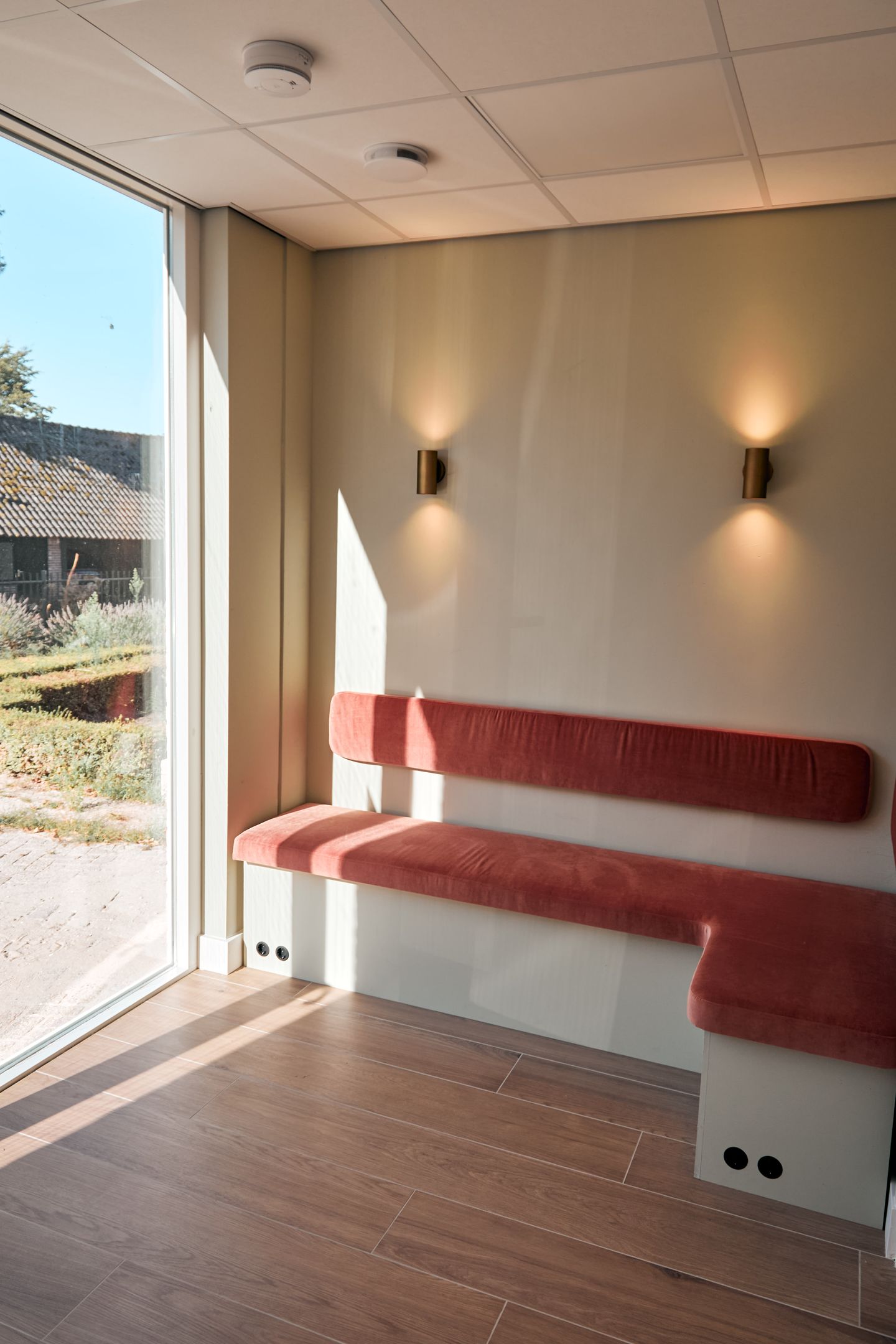 Bekijk foto 3 van Nieuw-Loosdrechtsedijk 28-C