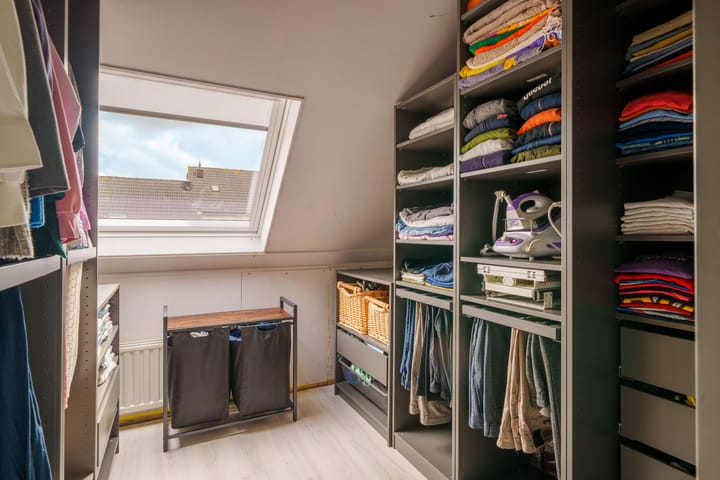 Tussenwoning te koop: L.C. van der Vlugtstraat 116, Almere