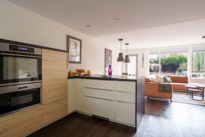 Tussenwoning te koop: L.C. van der Vlugtstraat 116, Almere