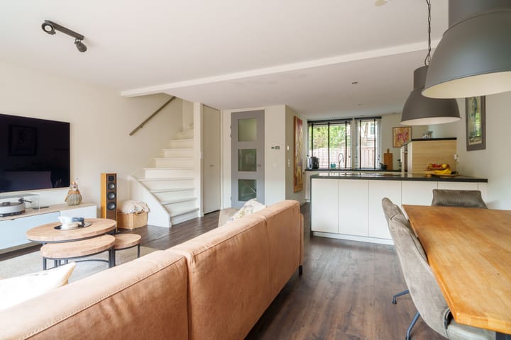 Tussenwoning te koop: L.C. van der Vlugtstraat 116, Almere