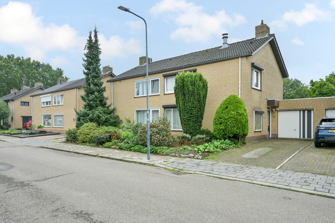 Photo 1 of Schaloenstraat 28