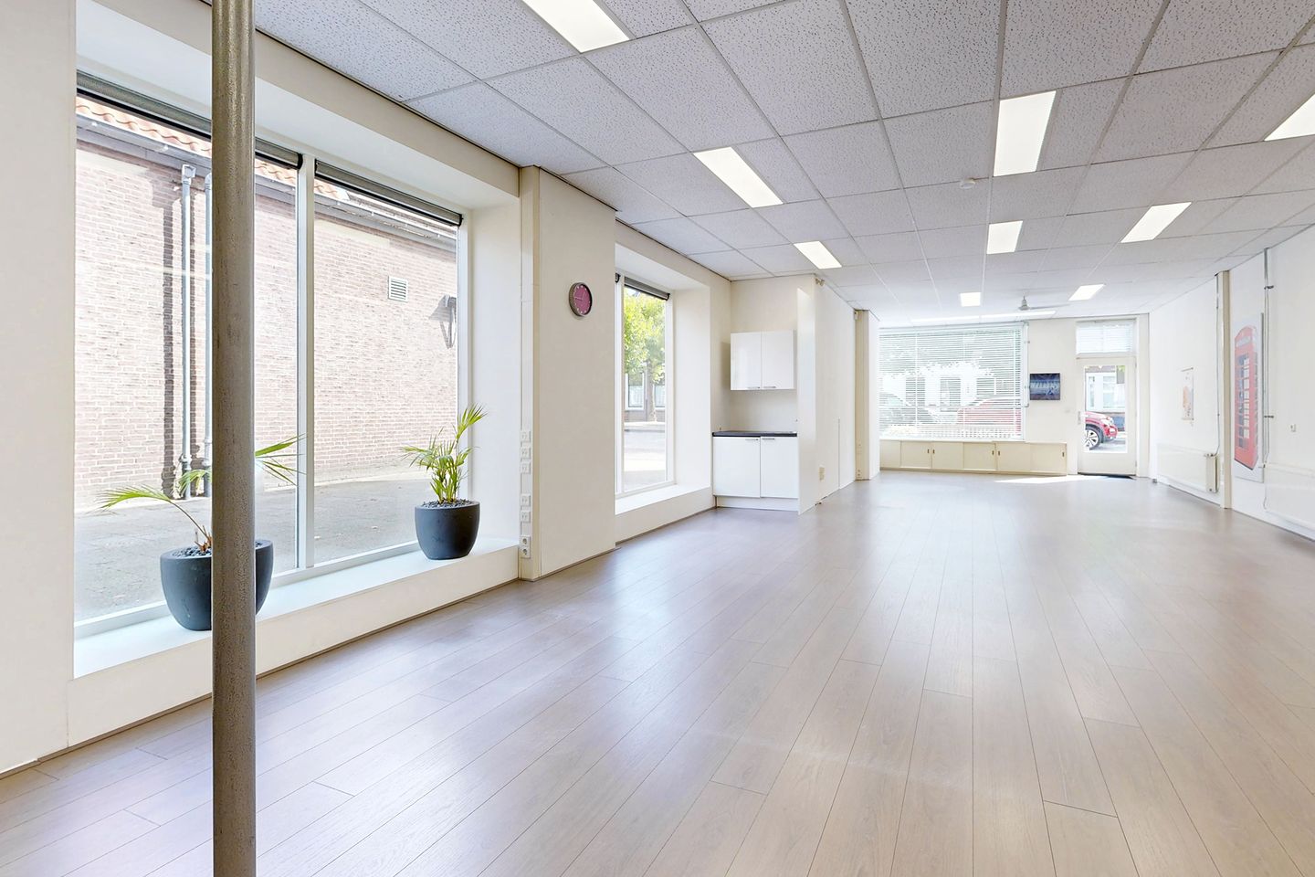 Bekijk foto 2 van Voorstraat 32-a