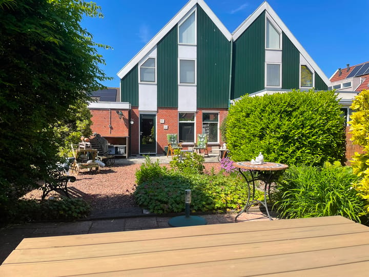 Hoekwoning te koop: De Wering 142, Oostzaan