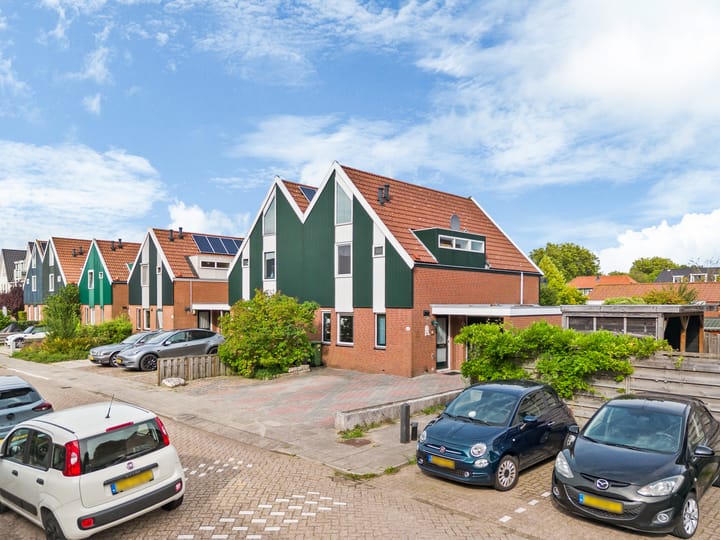 Hoekwoning te koop: De Wering 142, Oostzaan