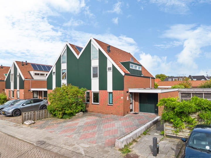 Hoekwoning te koop: De Wering 142, Oostzaan