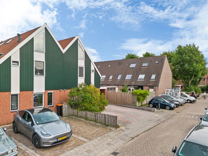 Hoekwoning te koop: De Wering 142, Oostzaan