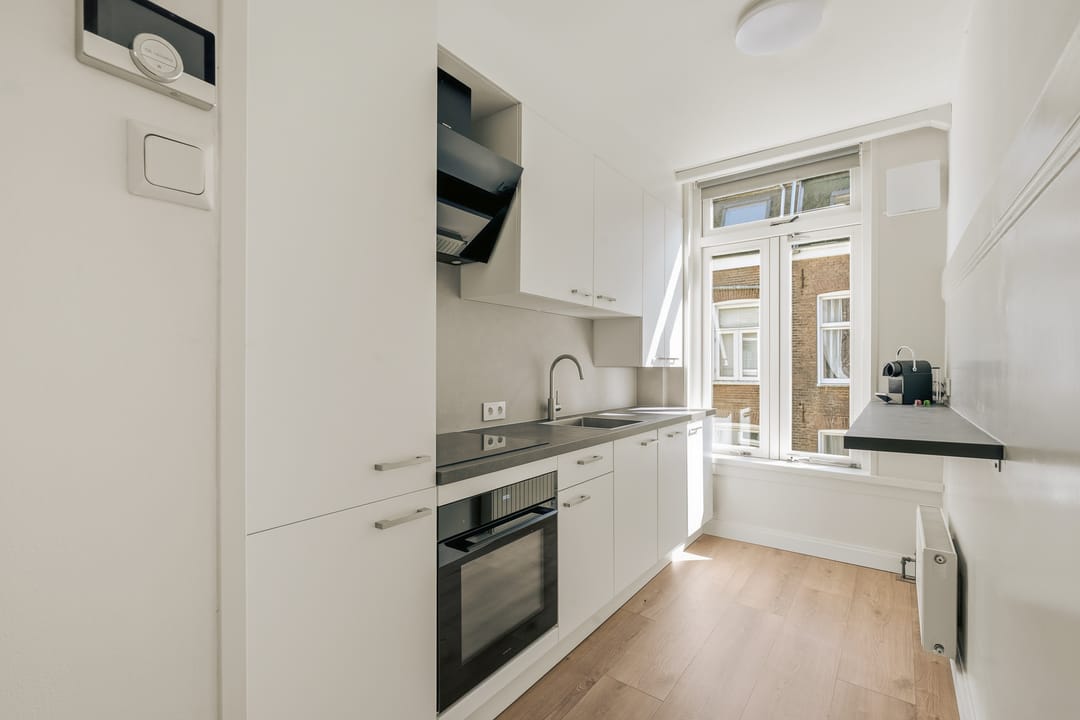 Photo 13 of Albert Cuypstraat 94-2