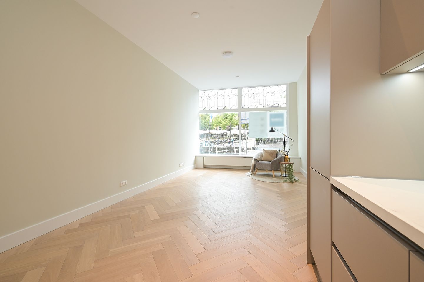 Photo 10 of Voordam 11-A