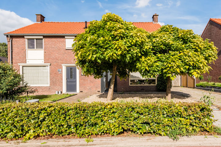 Twee-onder-één-kap te koop: Rijt 18, Luyksgestel