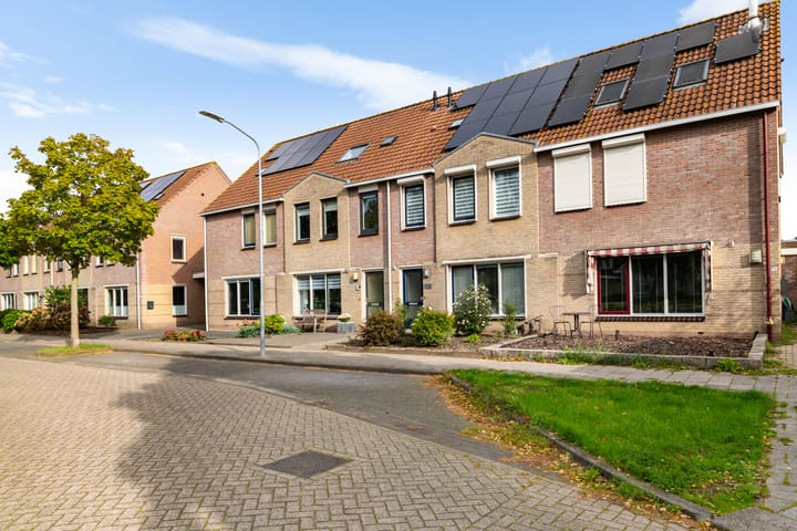 Tussenwoning te koop: Koraalstoep 71, Assen
