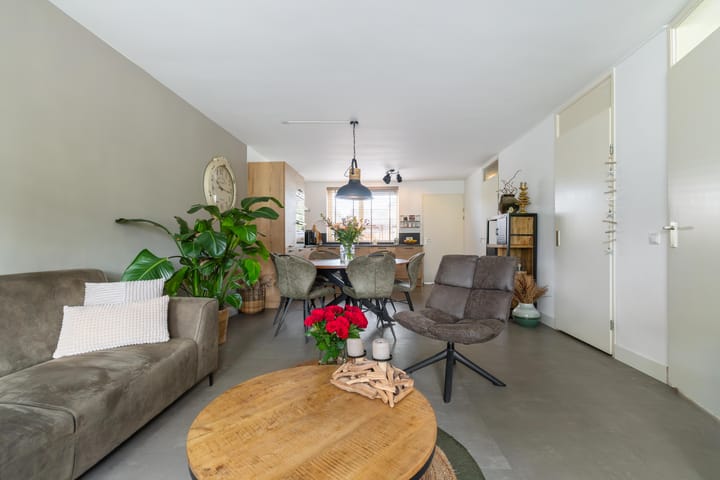 Tussenwoning te koop: Koraalstoep 71, Assen