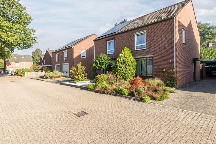 Twee-onder-één-kap te koop: Houtzagerstraat 16, Susteren